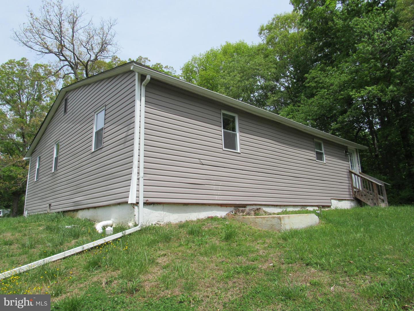 1533 Mitchell Ln Property Photo 2