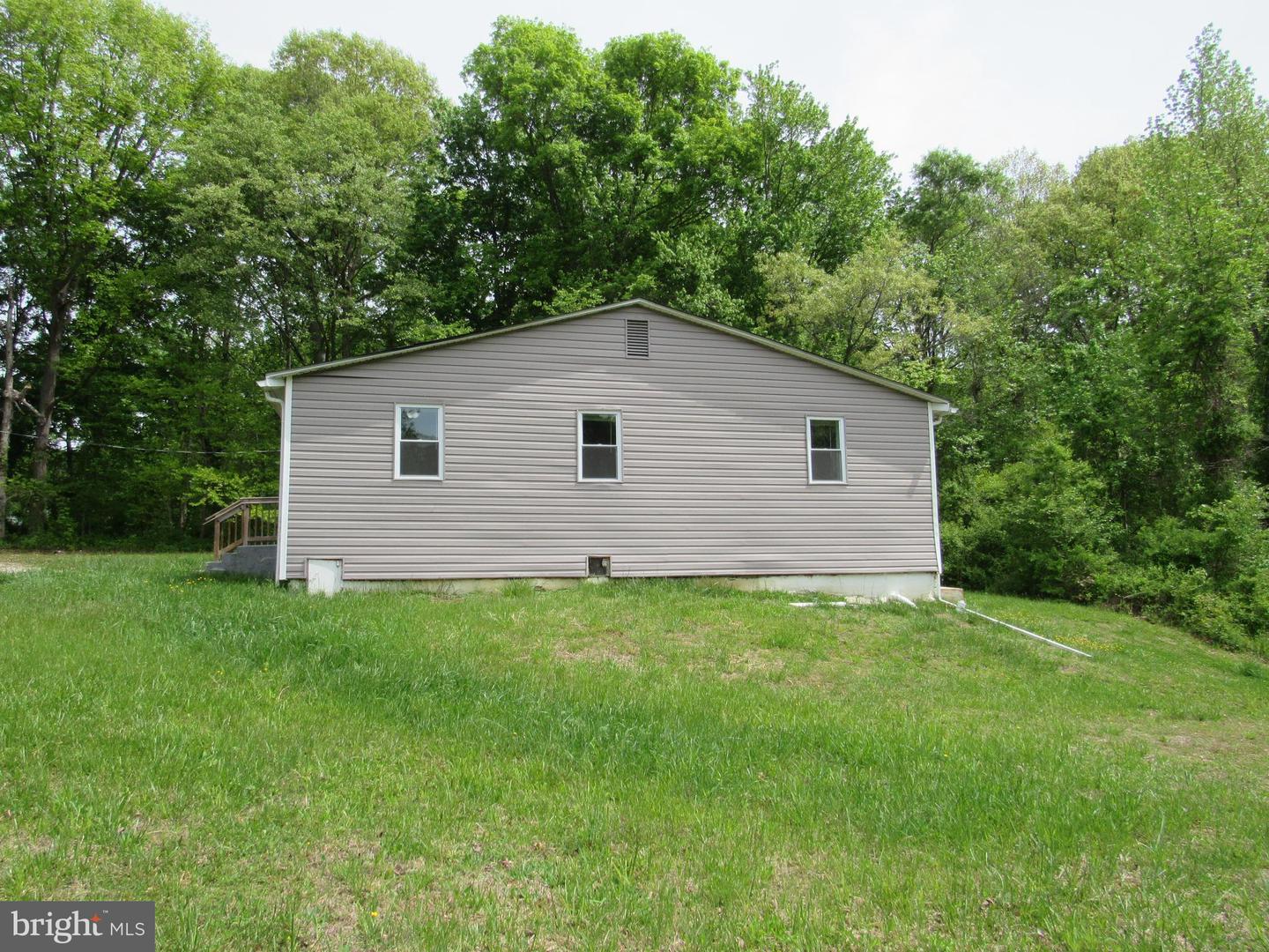 1533 Mitchell Ln Property Photo 3
