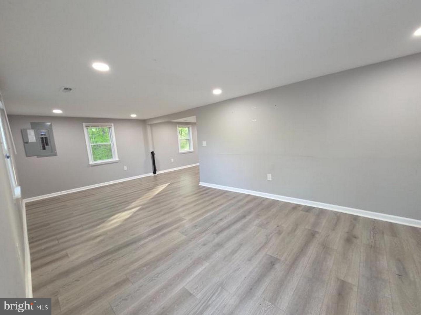 1533 Mitchell Ln Property Photo 6
