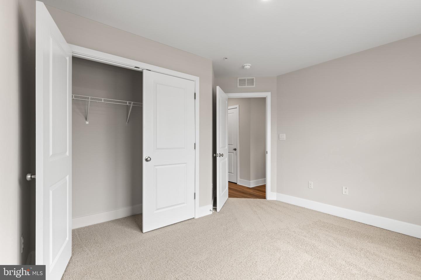 374 Hackley Dr Property Photo 8