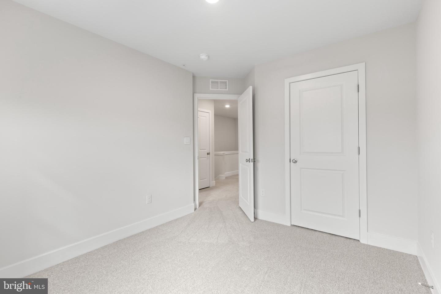 374 Hackley Dr Property Photo 22