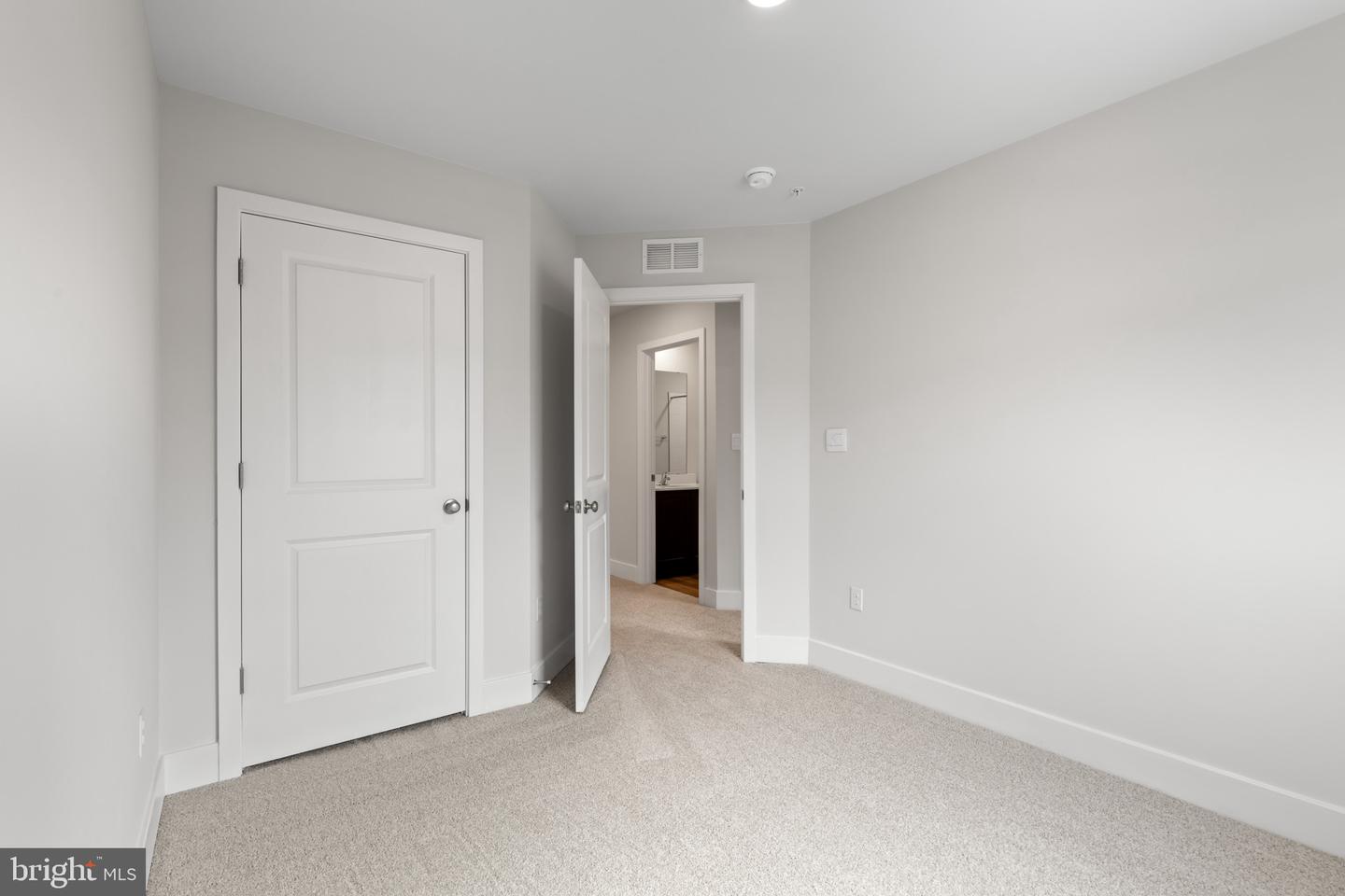 374 Hackley Dr Property Photo 24