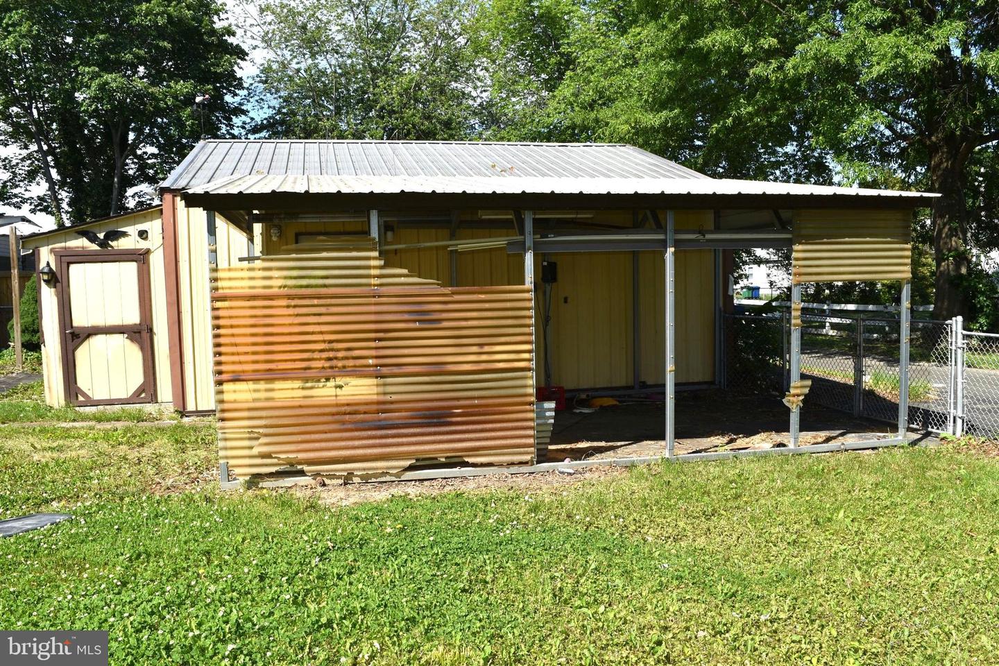 631 Webb St Property Photo 7
