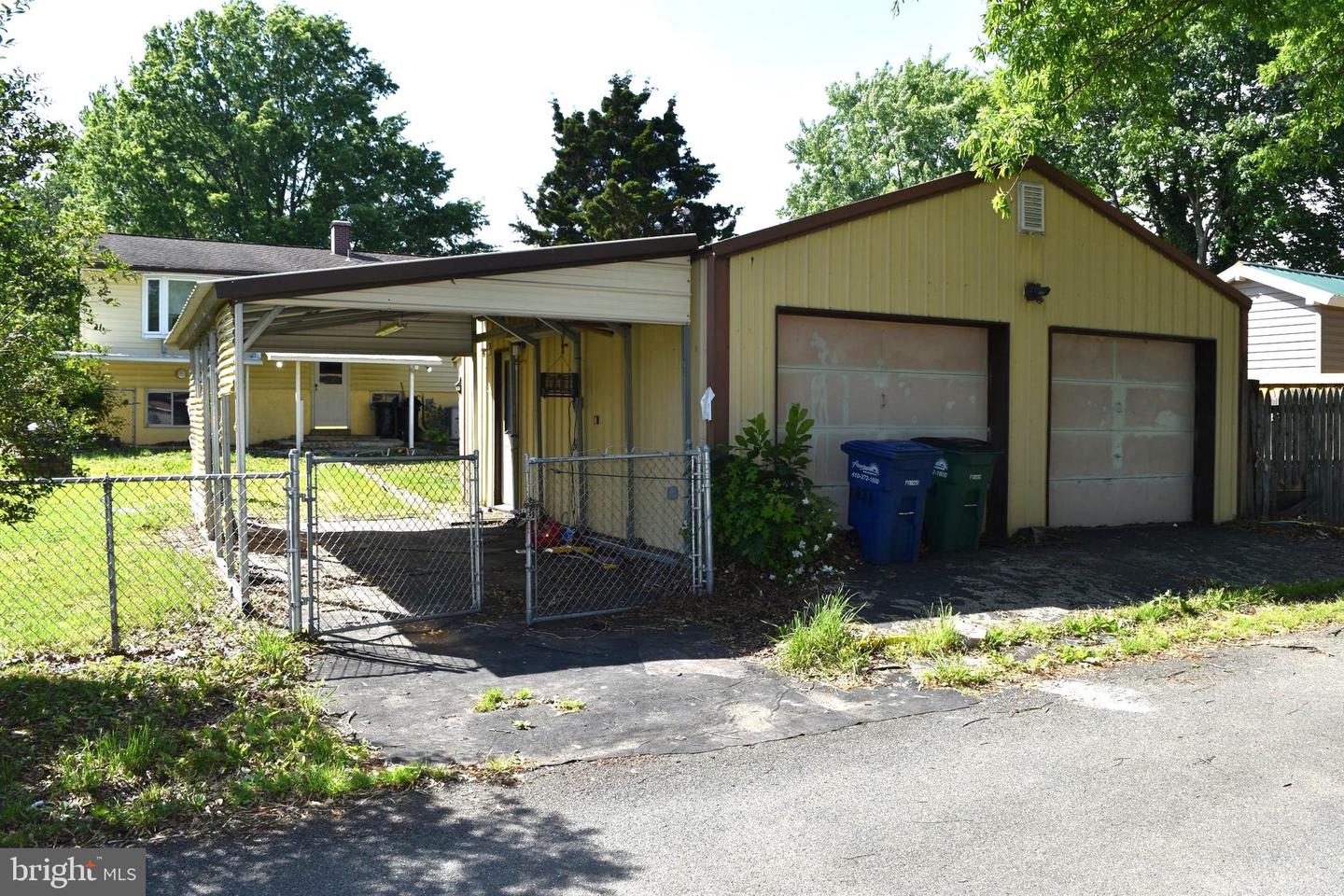 631 Webb St Property Photo 8