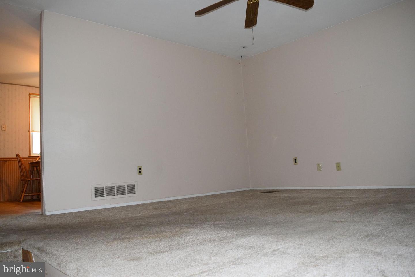 631 Webb St Property Photo 11