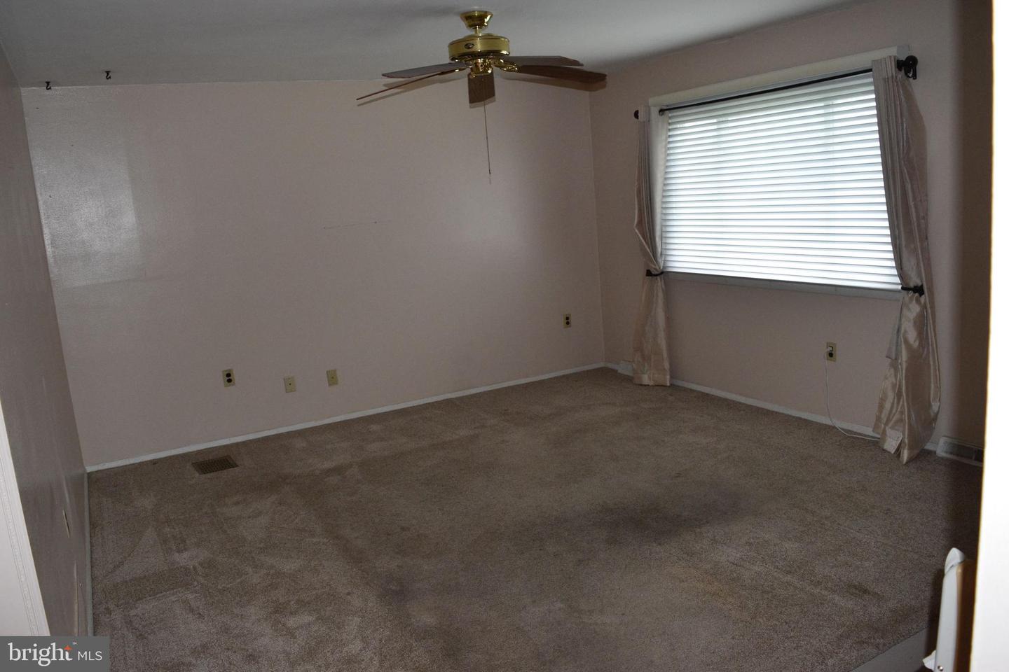 631 Webb St Property Photo 12
