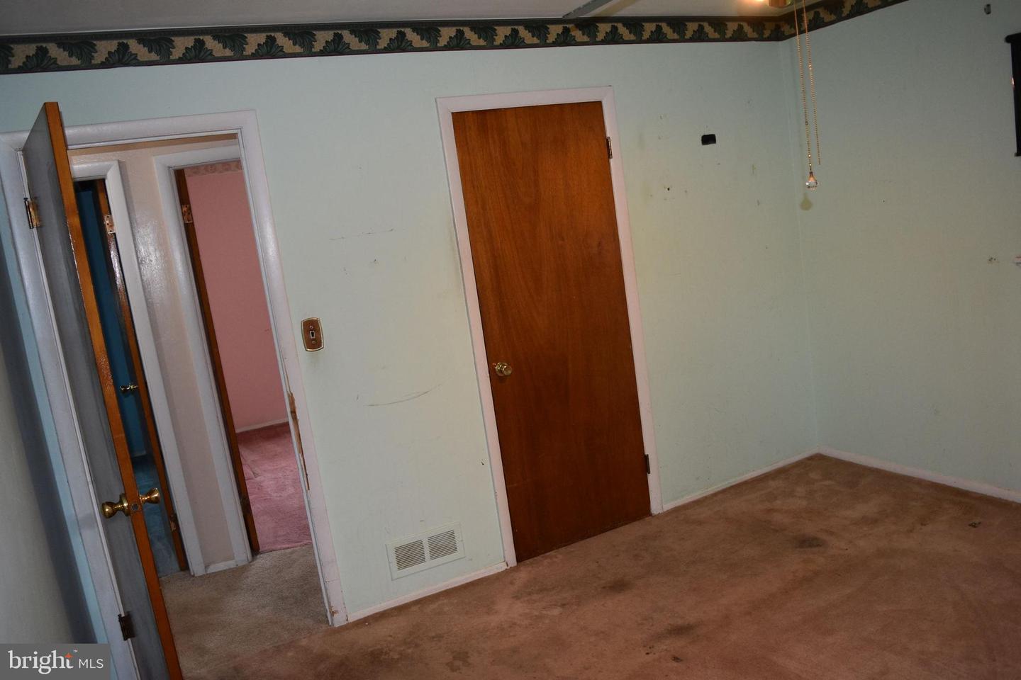 631 Webb St Property Photo 28