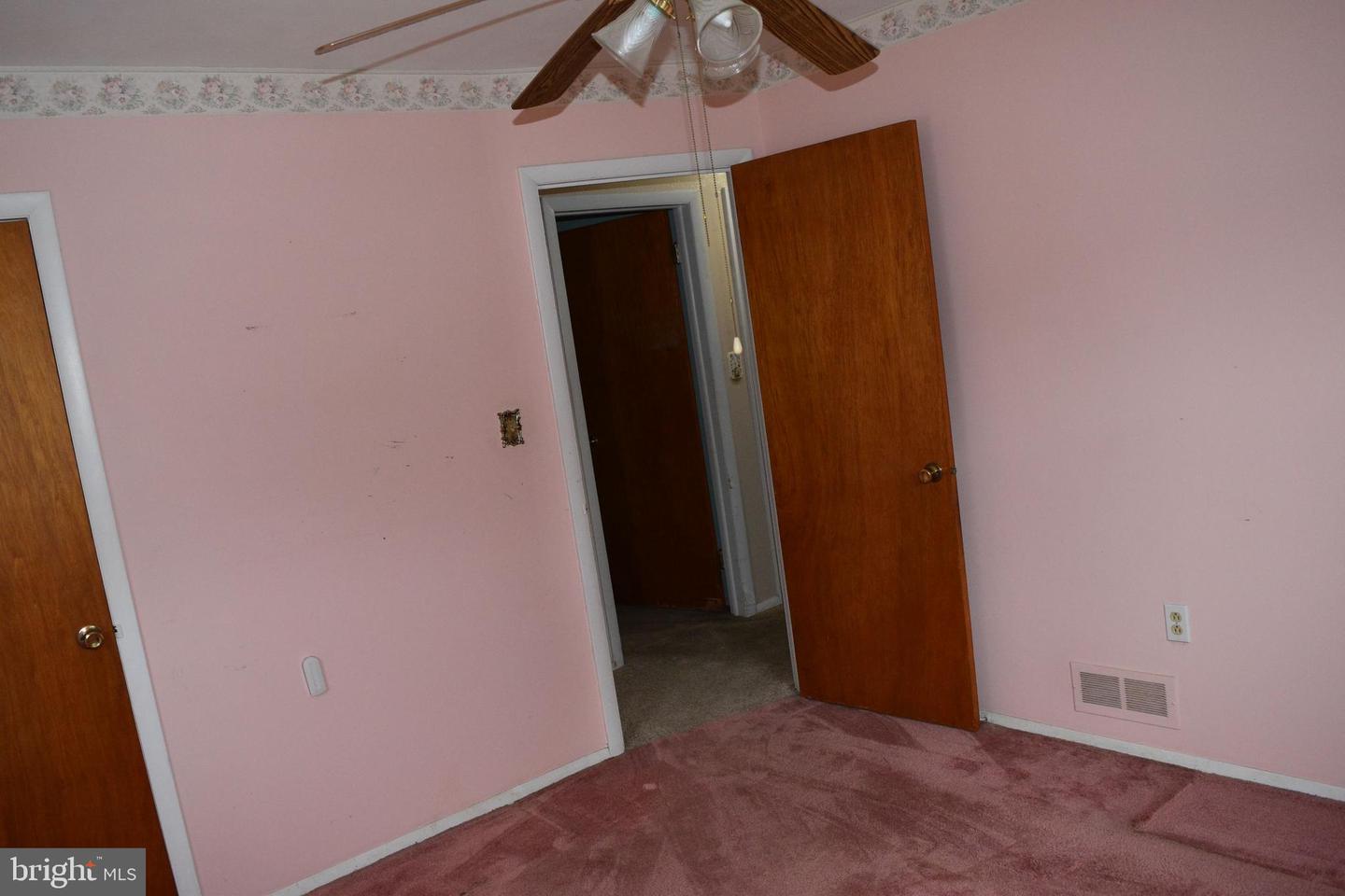 631 Webb St Property Photo 32