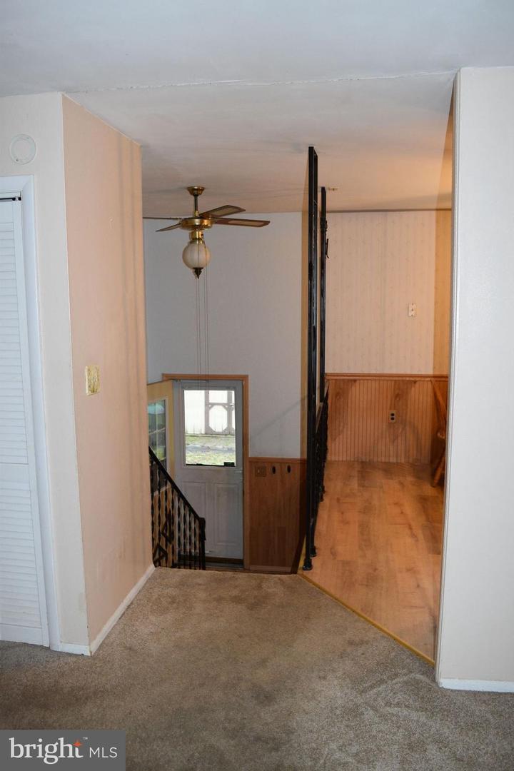 631 Webb St Property Photo 33