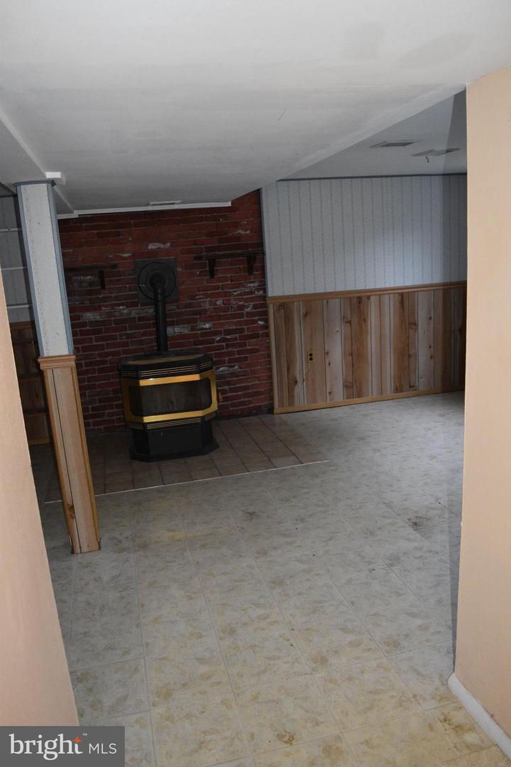 631 Webb St Property Photo 35