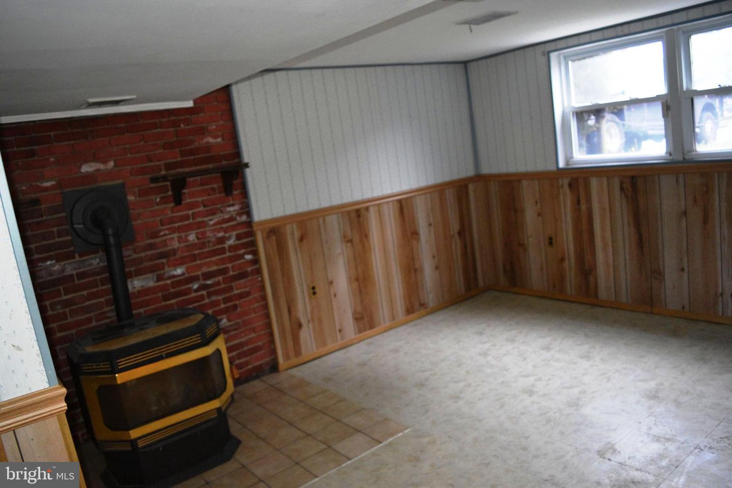 631 Webb St Property Photo 36