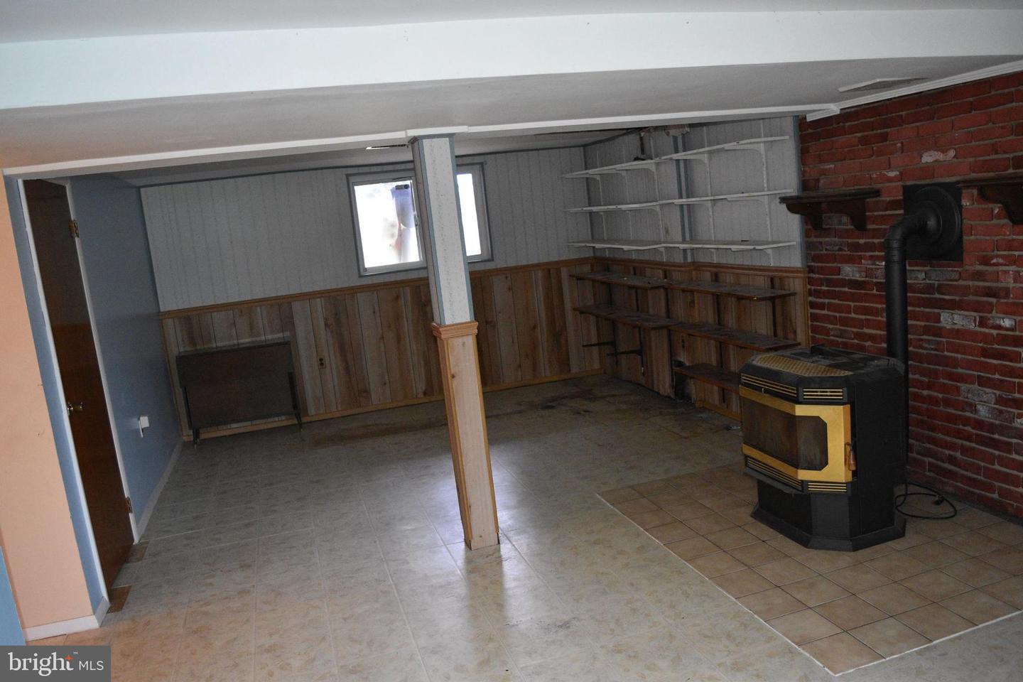 631 Webb St Property Photo 38