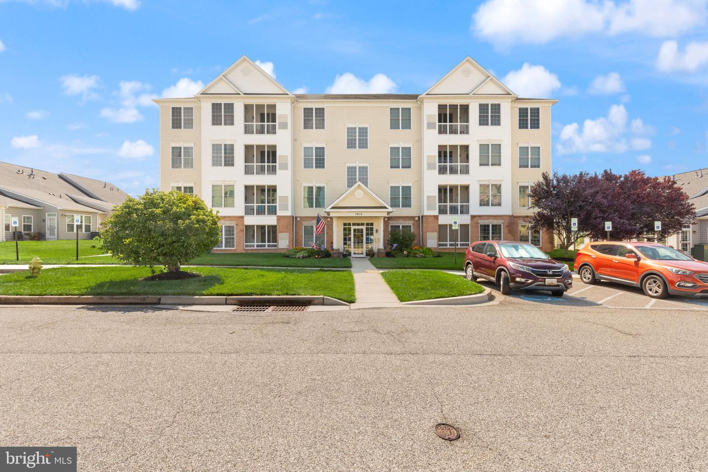 1818 SELVIN DR #301 Property Photo 1
