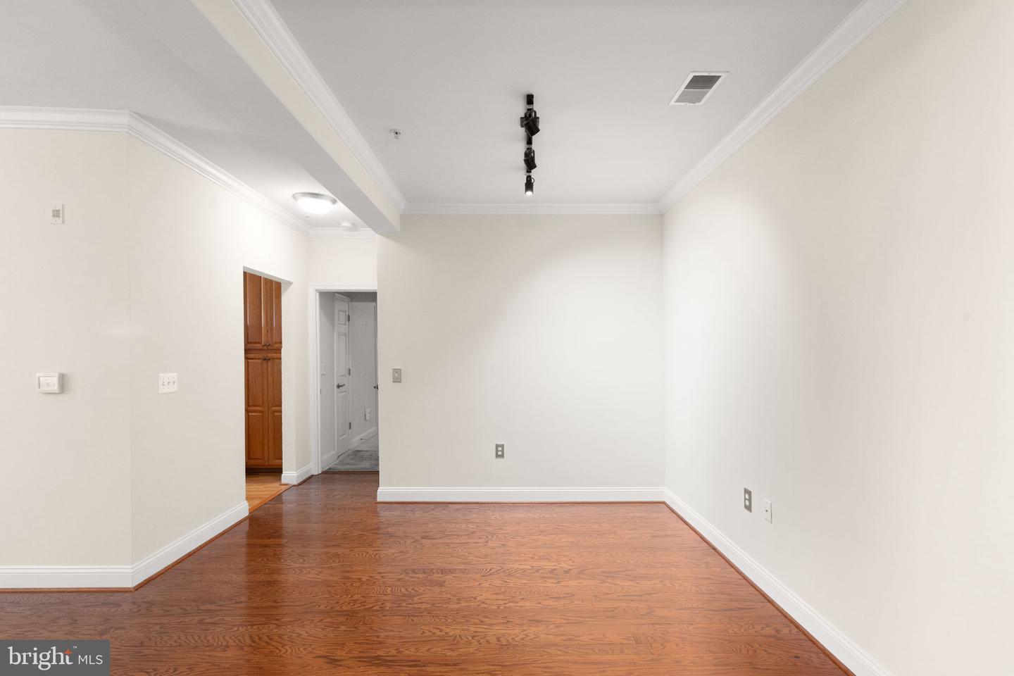 1818 Selvin Dr #301 Property Photo 4