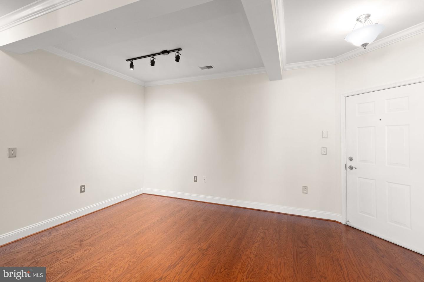 1818 Selvin Dr #301 Property Photo 5