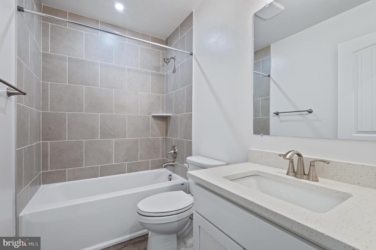 758 Bur Oak Ct Property Photo 26