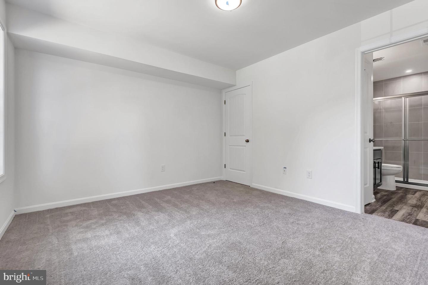 718 Bur Oak Ct Property Photo 17