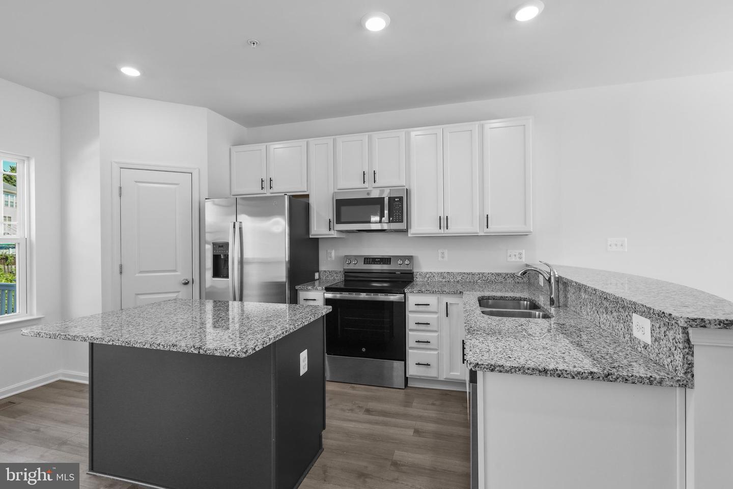 379 Hackley Dr Property Photo 15