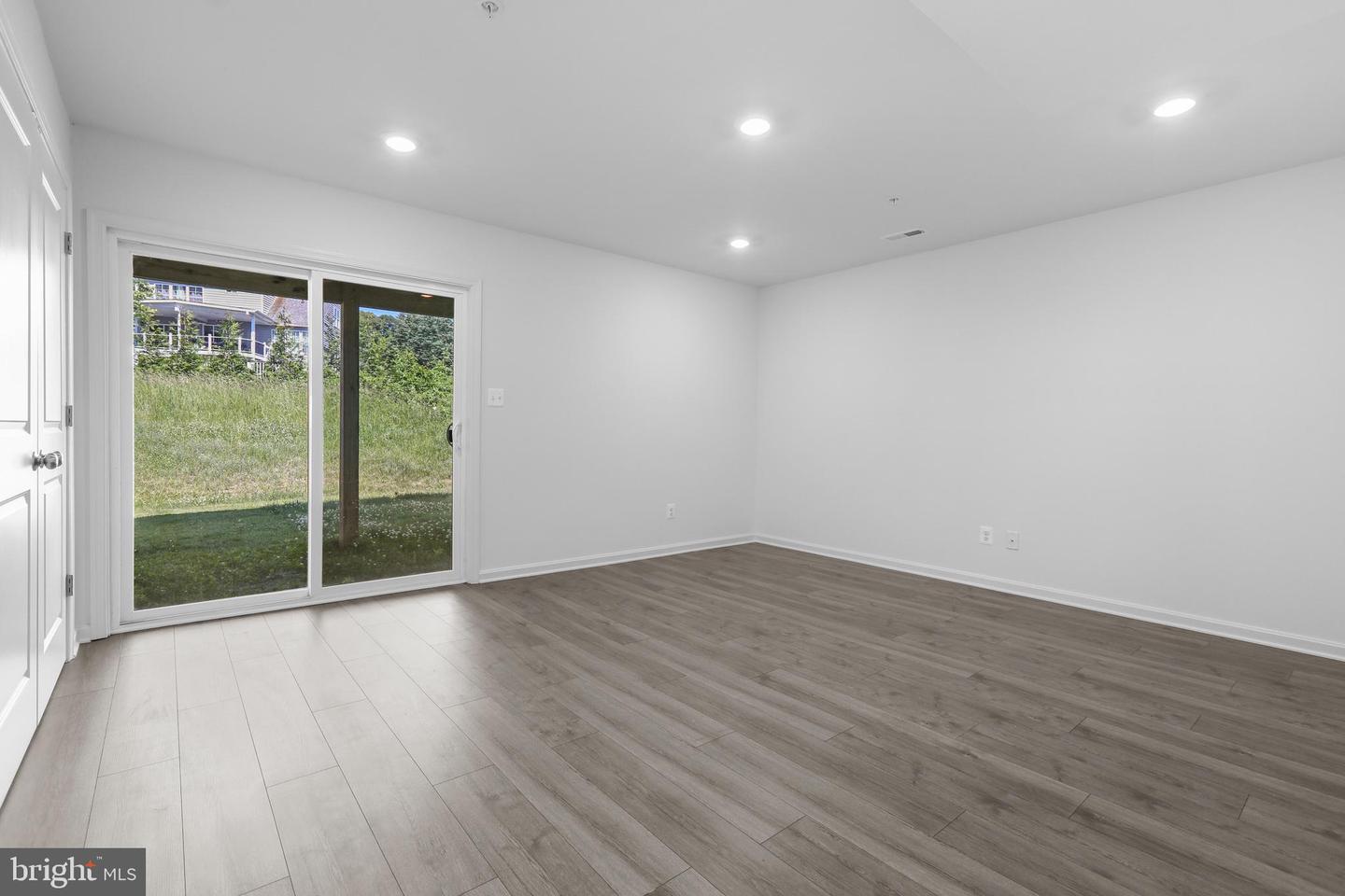 379 Hackley Dr Property Photo 34