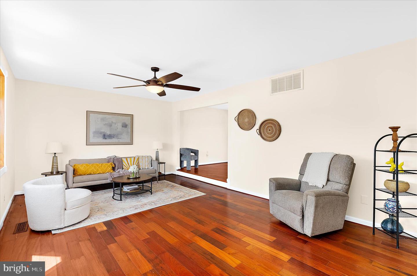 35 Neptune Dr Property Photo 8