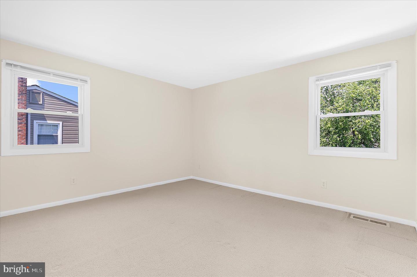 35 Neptune Dr Property Photo 49