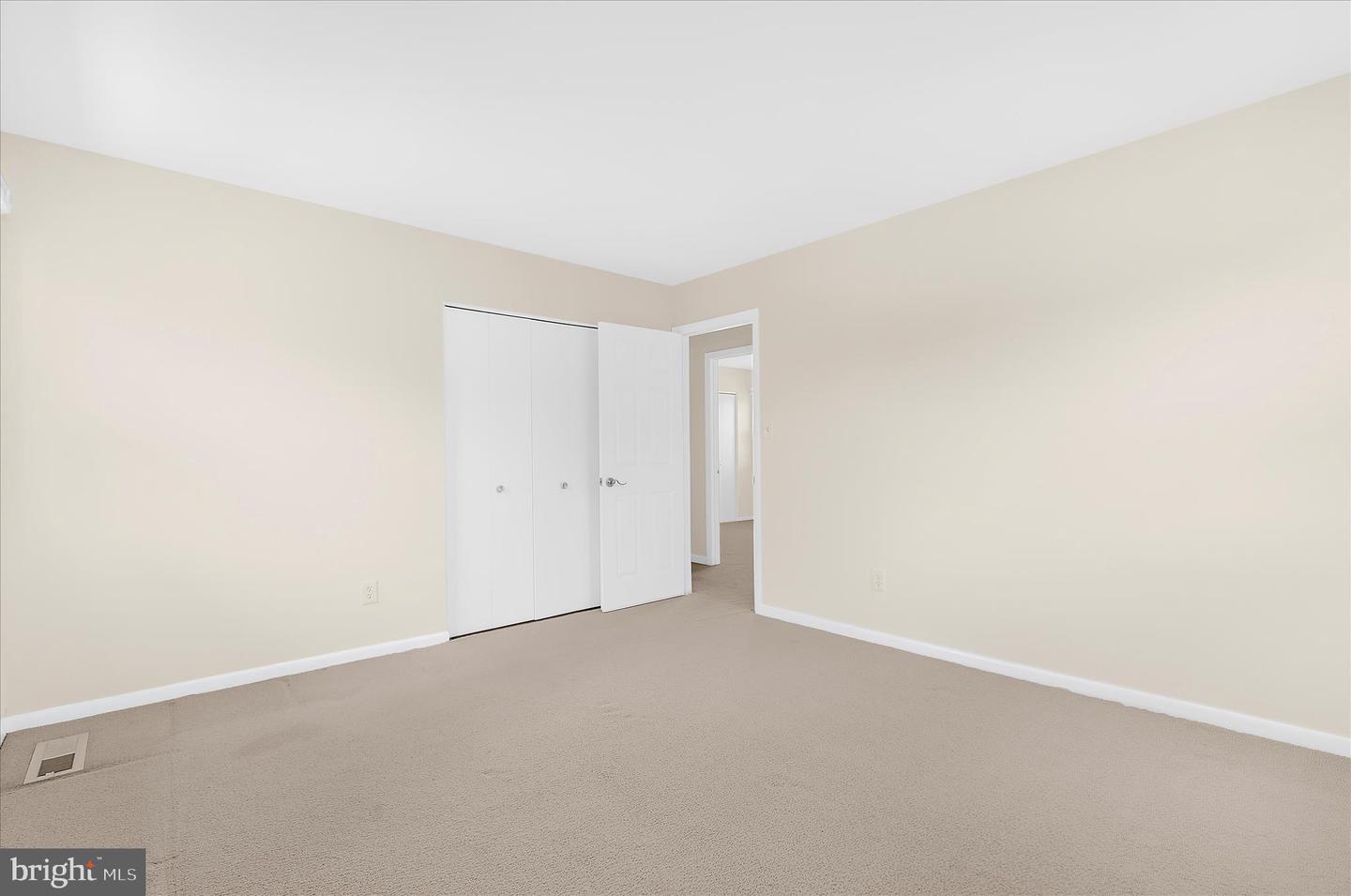 35 Neptune Dr Property Photo 50