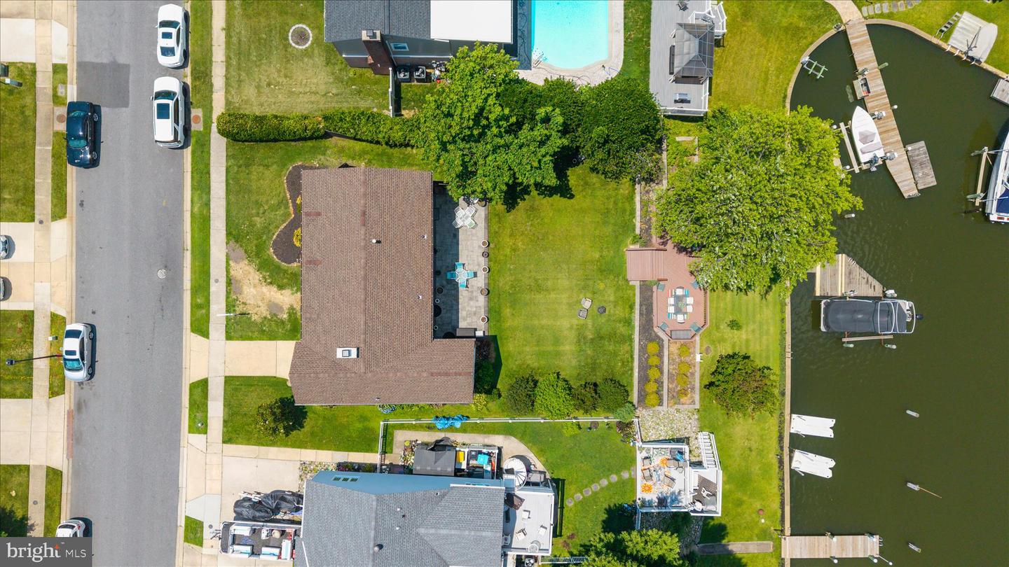 35 Neptune Dr Property Photo 65