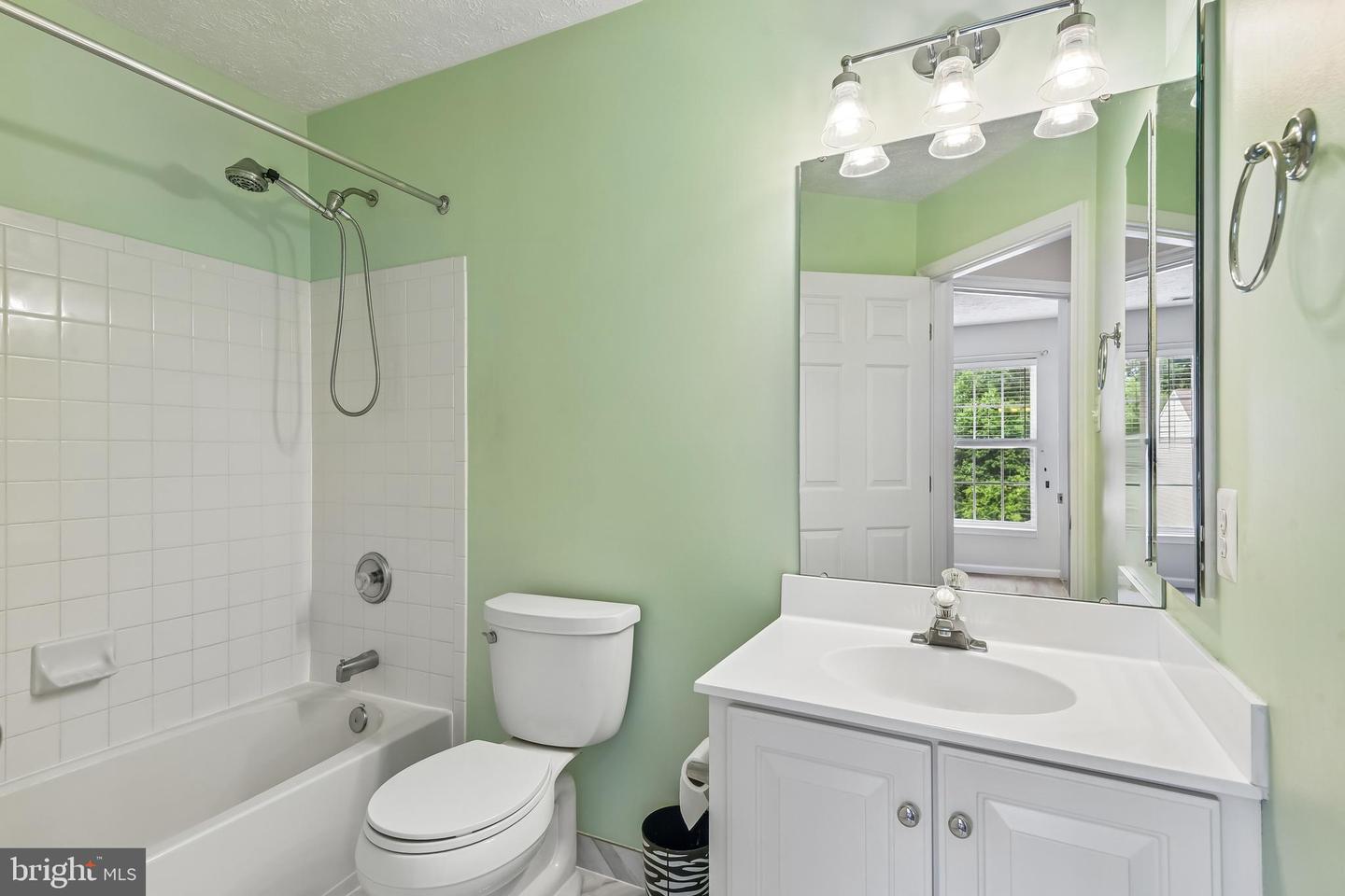 413 Foreland Garth Property Photo 28