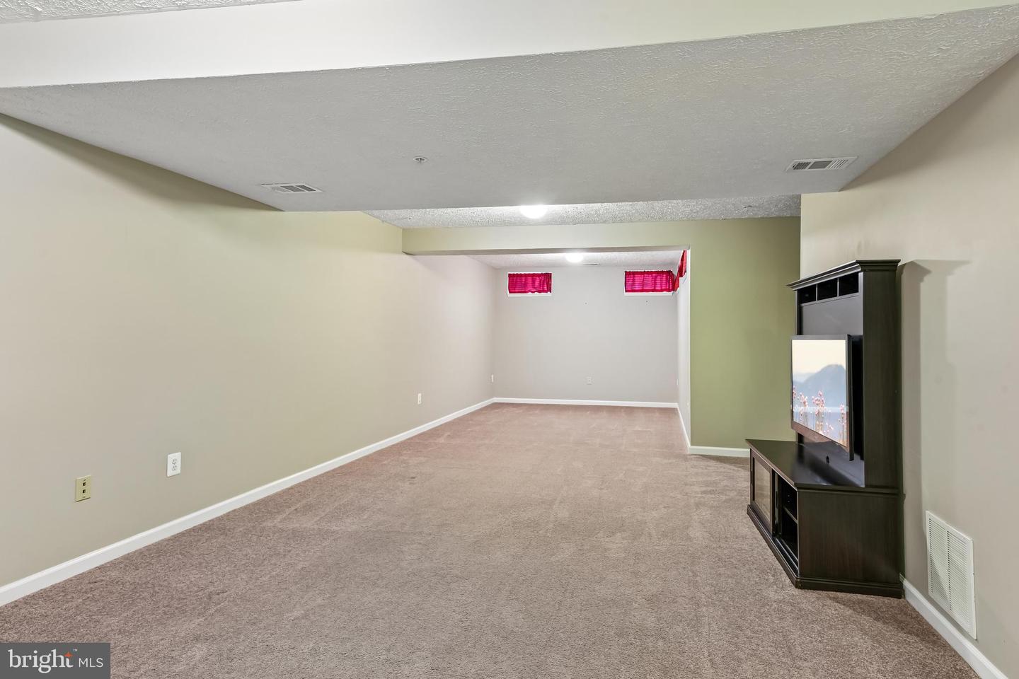 413 Foreland Garth Property Photo 35