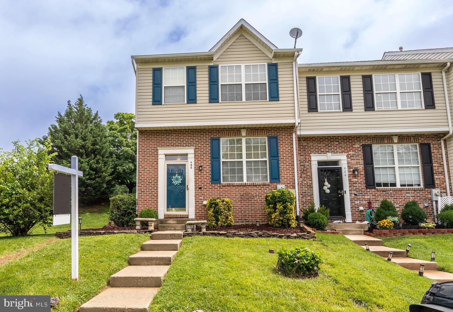 466 DEER HILL CIR Property Photo 1