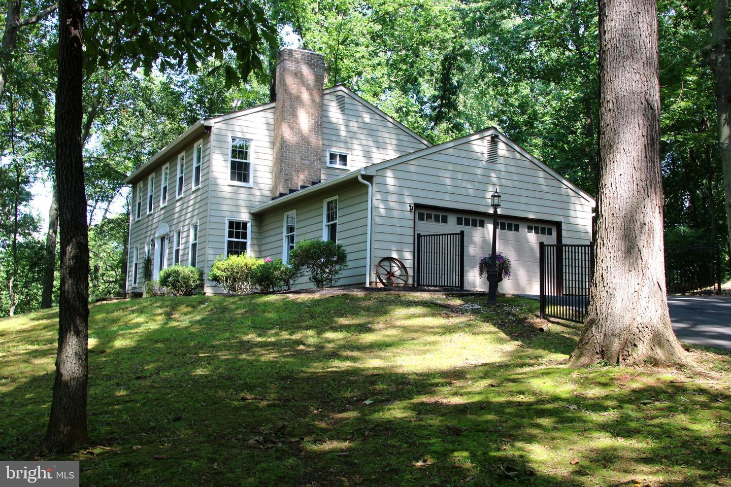 901 Southampton Rd Property Photo 1