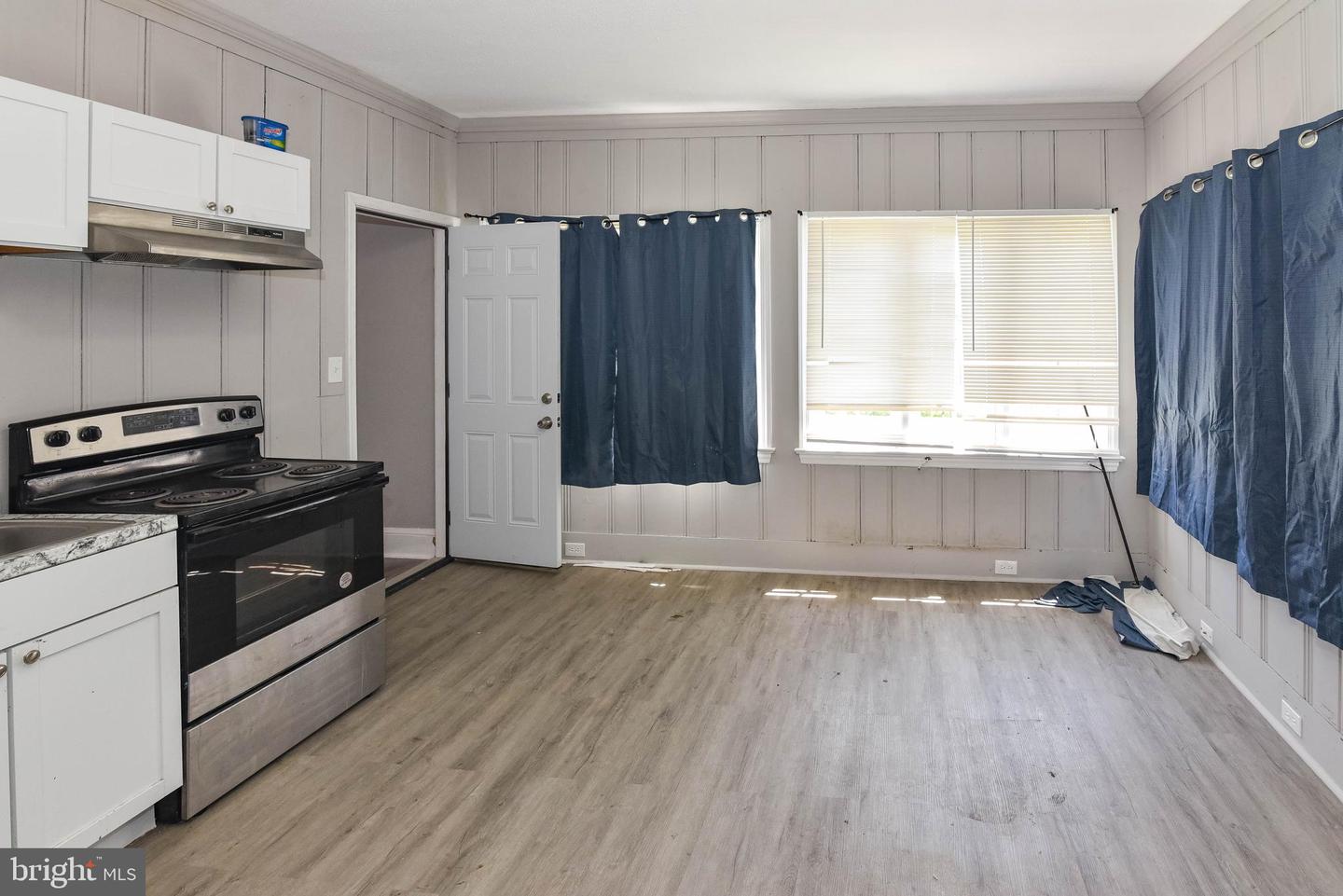 128 S Philadelphia Blvd Property Photo 7