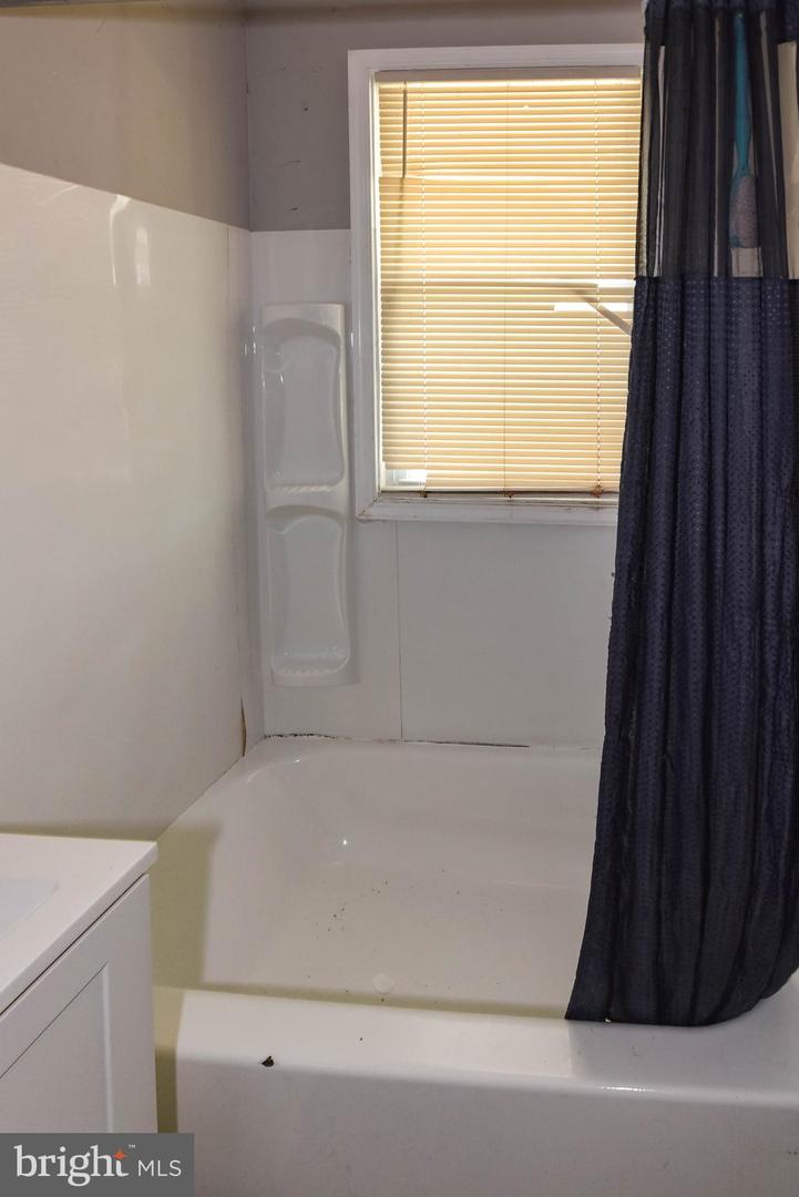 128 S Philadelphia Blvd Property Photo 22