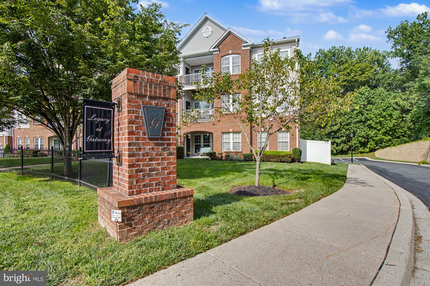 259 Beckenham Cir #201 Property Photo 2