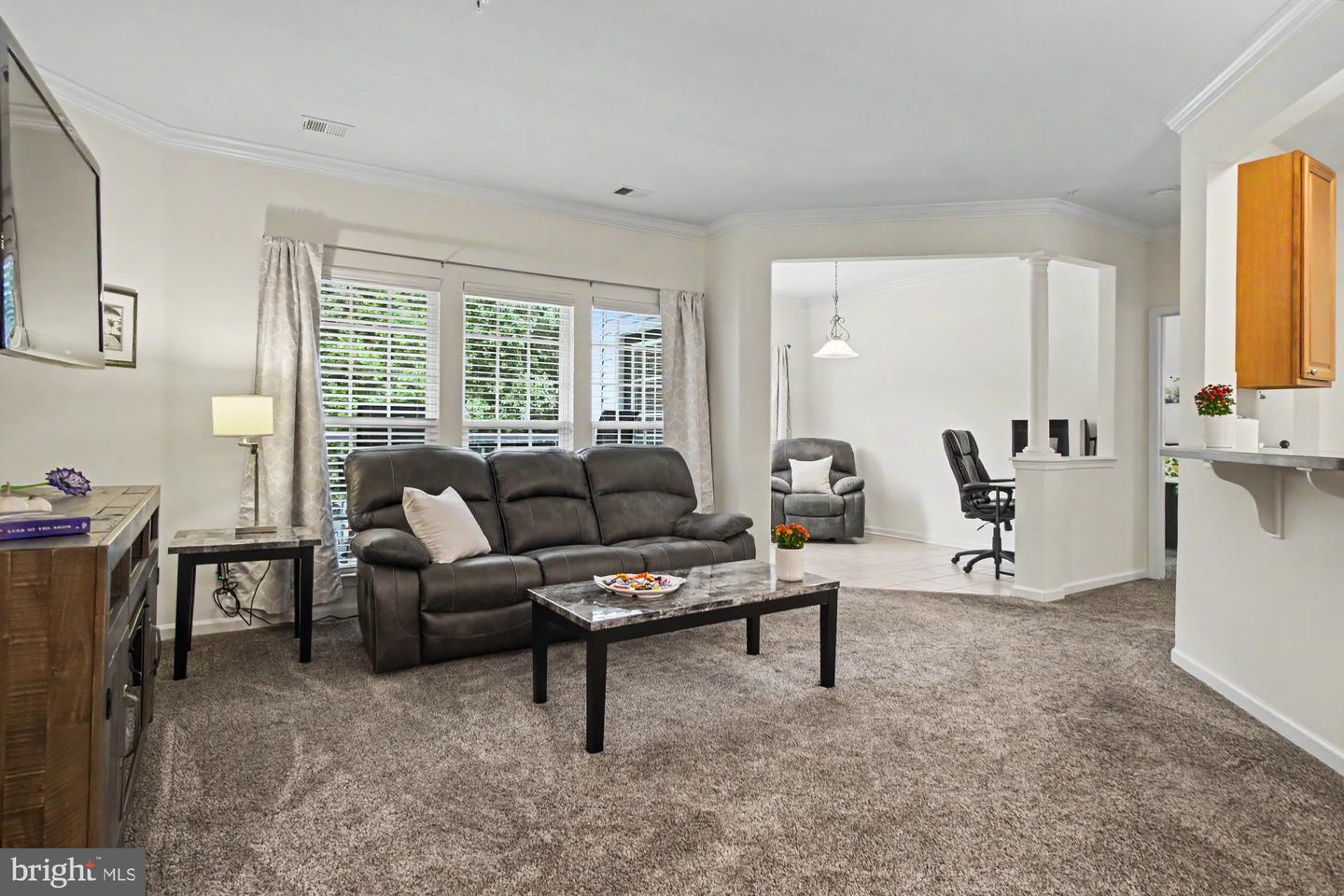 259 Beckenham Cir #201 Property Photo 3