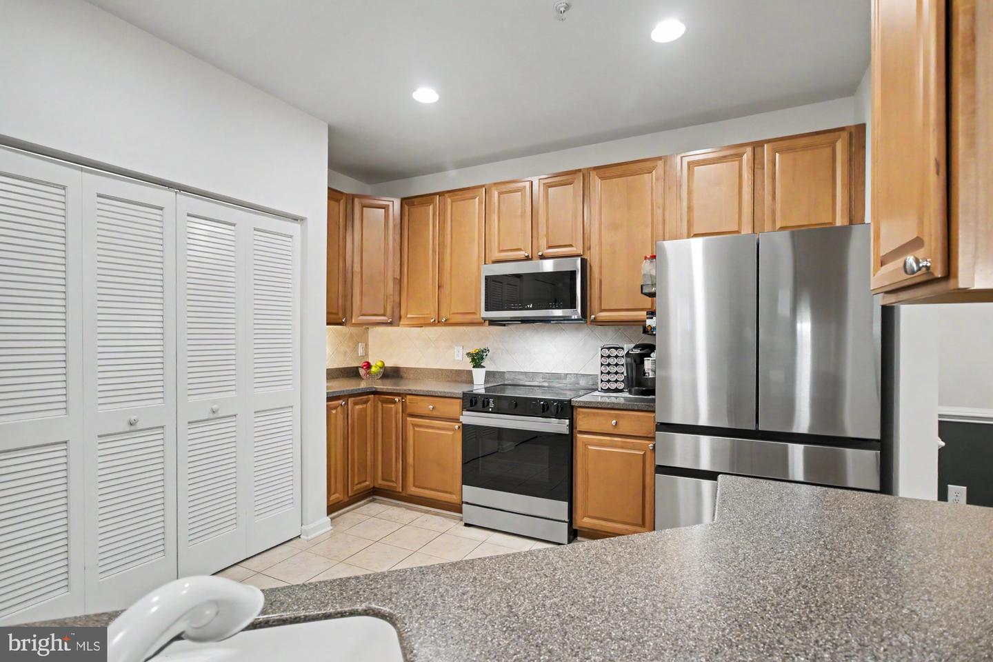 259 Beckenham Cir #201 Property Photo 6