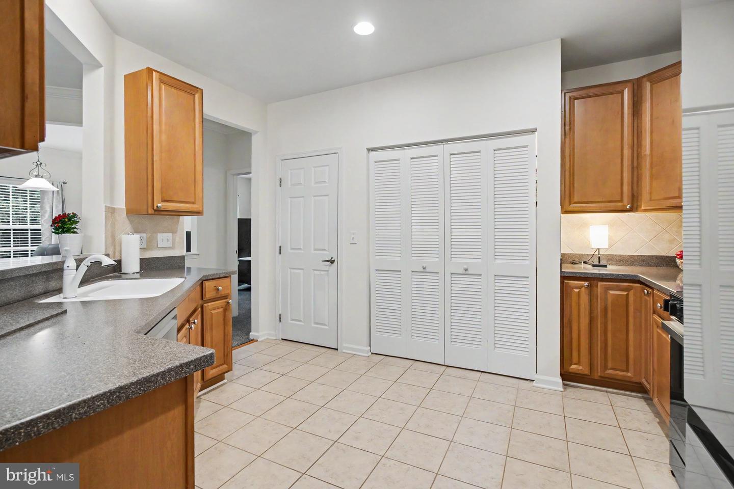 259 Beckenham Cir #201 Property Photo 8