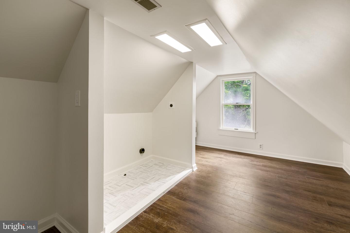 837 S Main St Property Photo 33