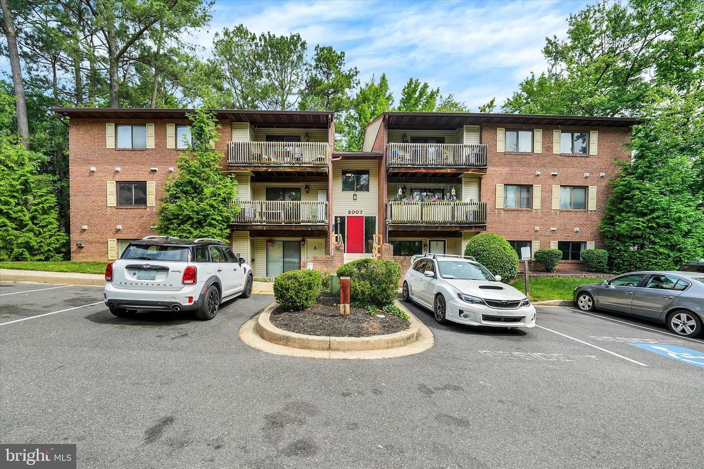 2007 Magnolia Woods Ct #b Property Photo 1