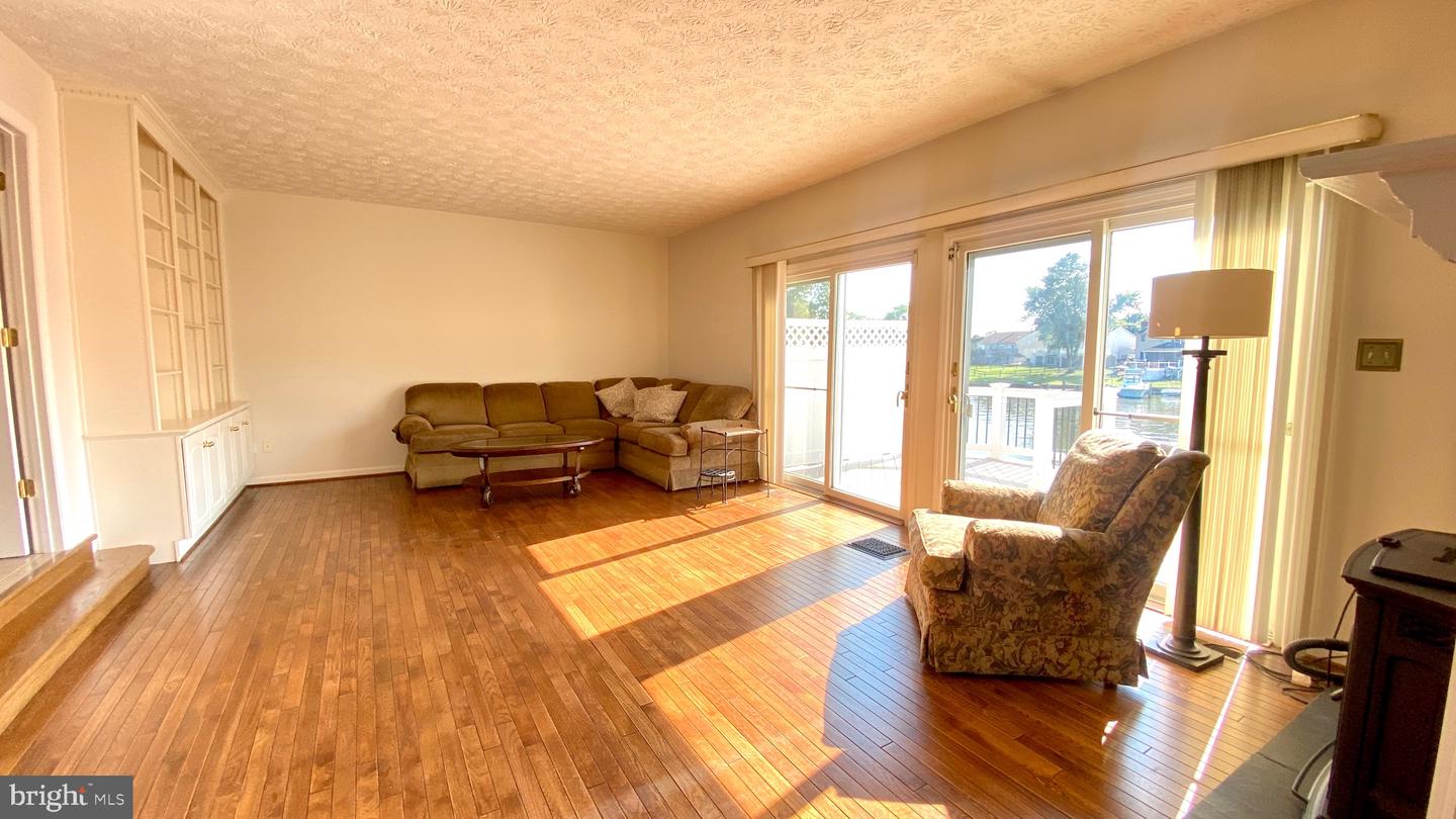 124 Ravenswood Property Photo 4