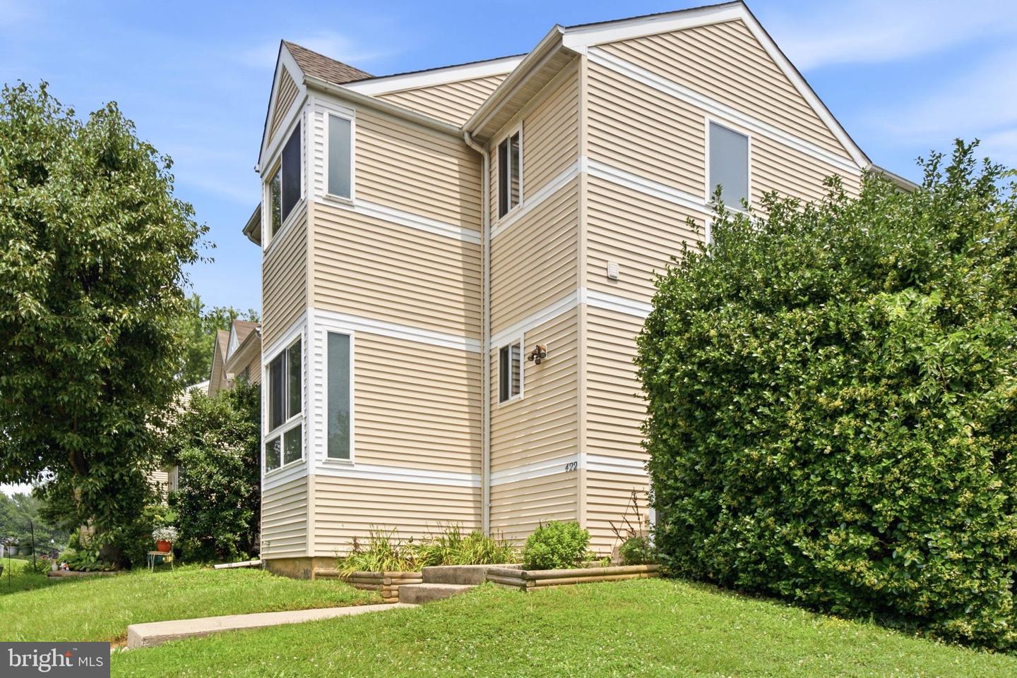 422 Kentmore Ter Property Photo 1