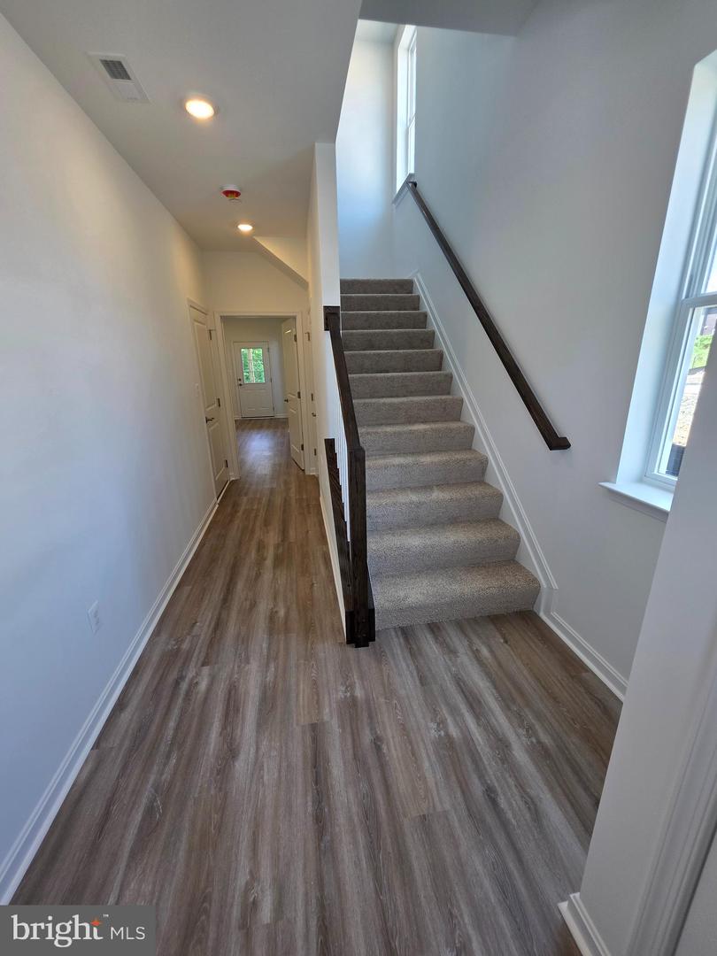 338 Aqua Sq Property Photo 2