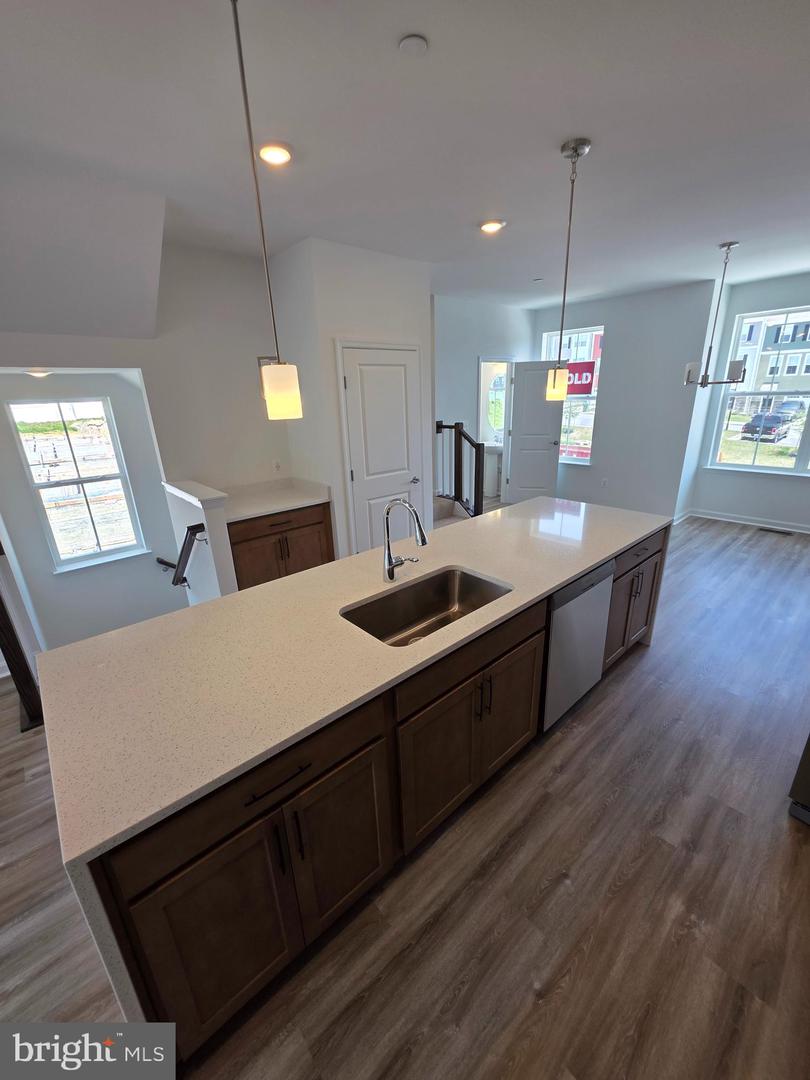 338 Aqua Sq Property Photo 12