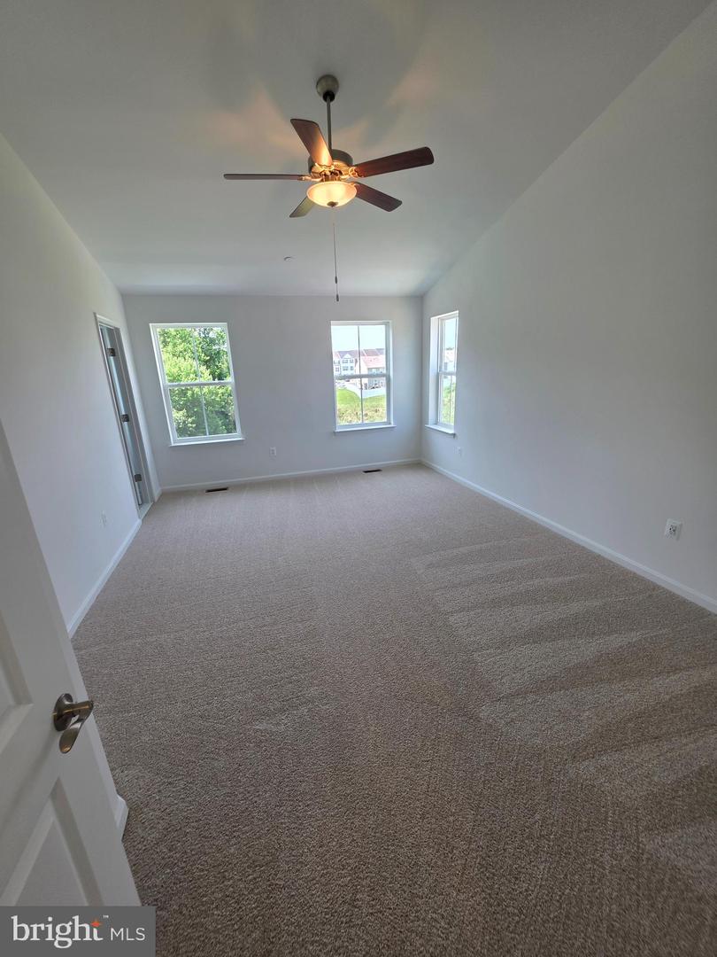 338 Aqua Sq Property Photo 14