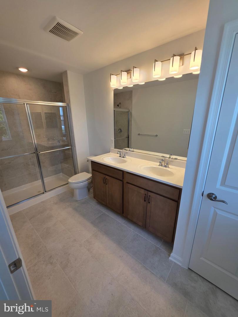 338 Aqua Sq Property Photo 16