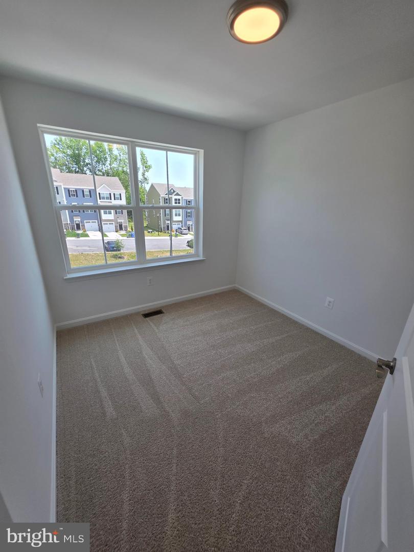 338 Aqua Sq Property Photo 21