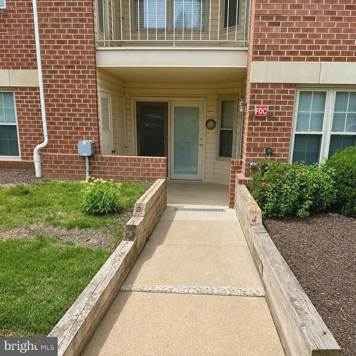 1712 Landmark Dr #j Property Photo 1