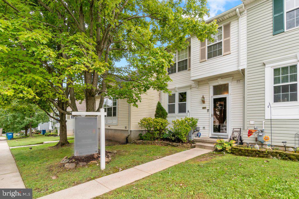 225 WOODLAND GREEN WAY Property Photo 1