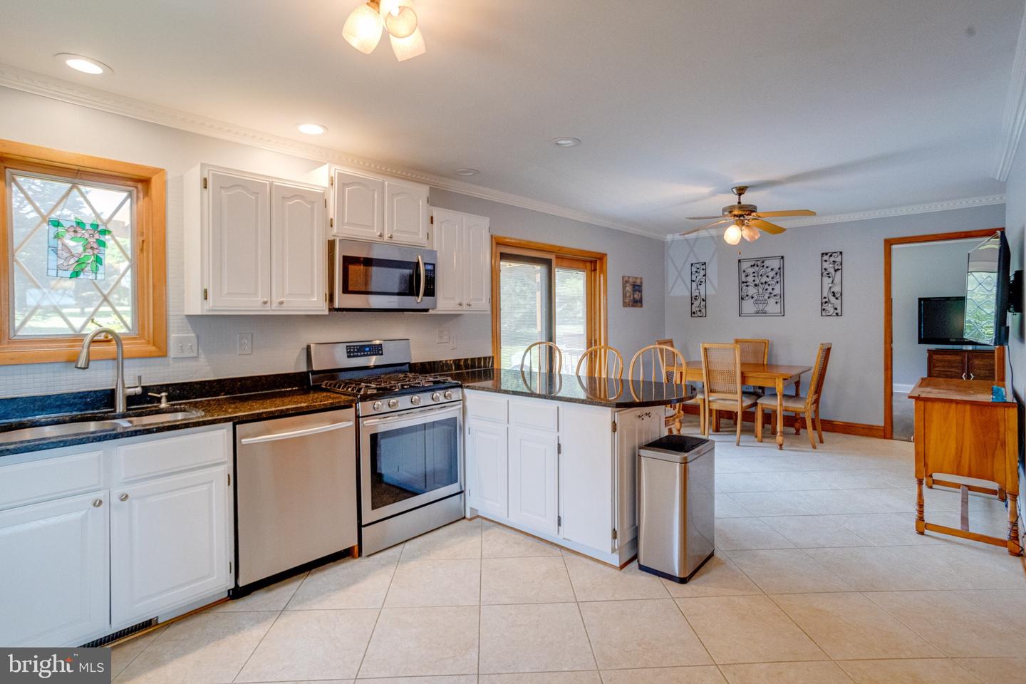 2300 Kings Arms Dr Property Photo 37