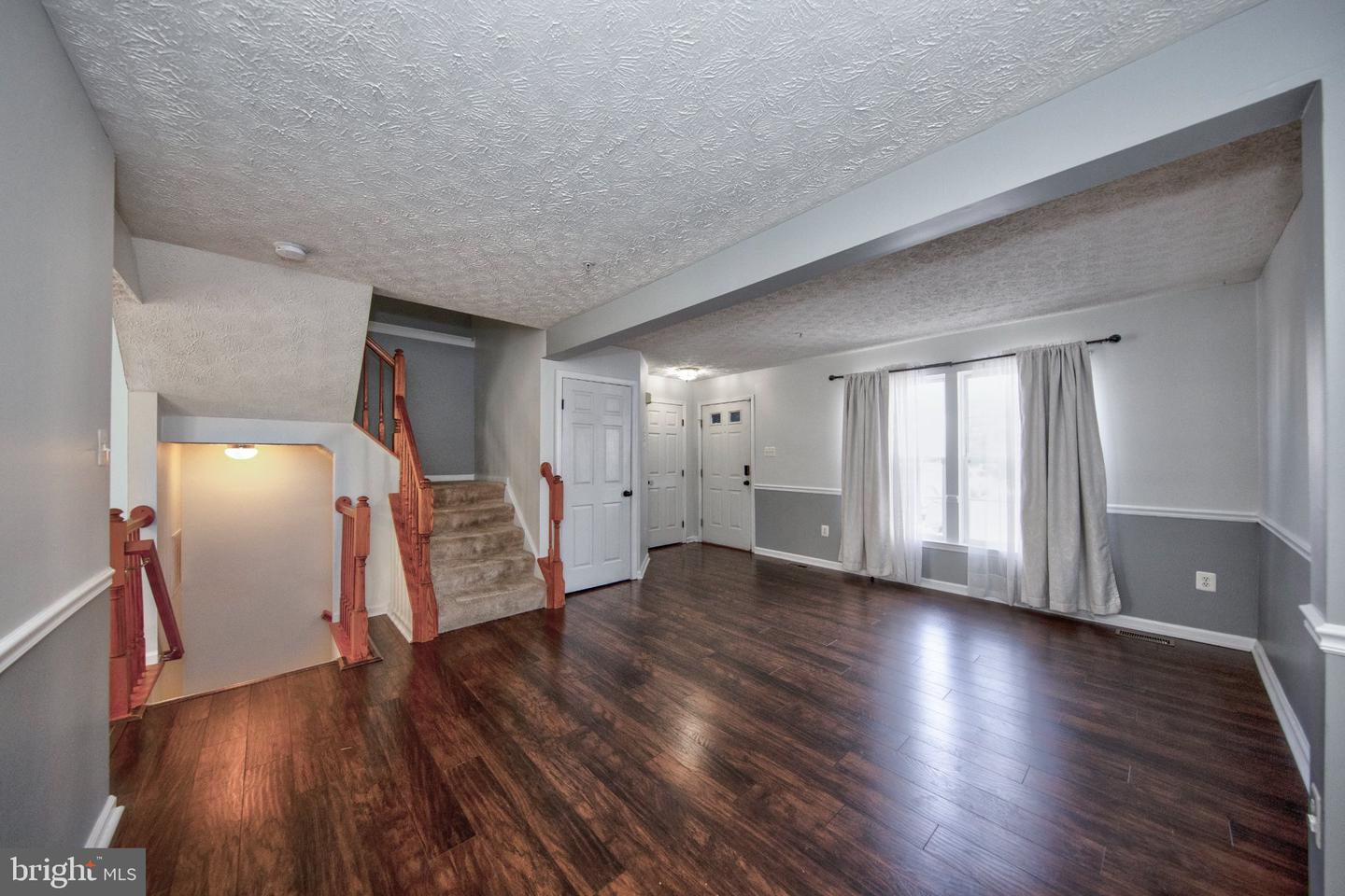 1032 Jeanett Way Property Photo 3